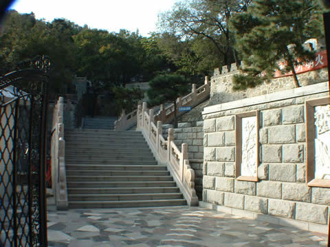 金山陵园介绍 金山陵园介绍
